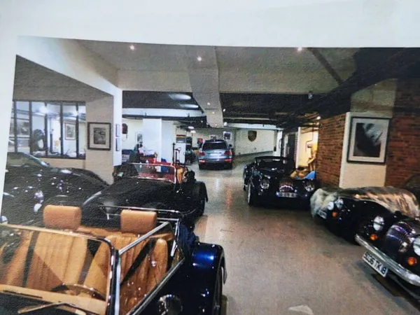 Local commercial 600 m²