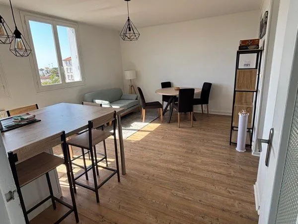 1 chambre dans un appartement rénové de 63 m² à La Rochelle à 5 minutes du port