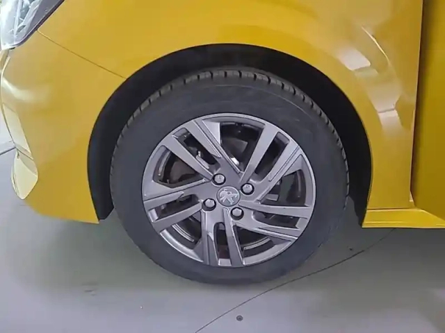 Peugeot 208 puretech 100 s&amp;s eat8 — photo 3
