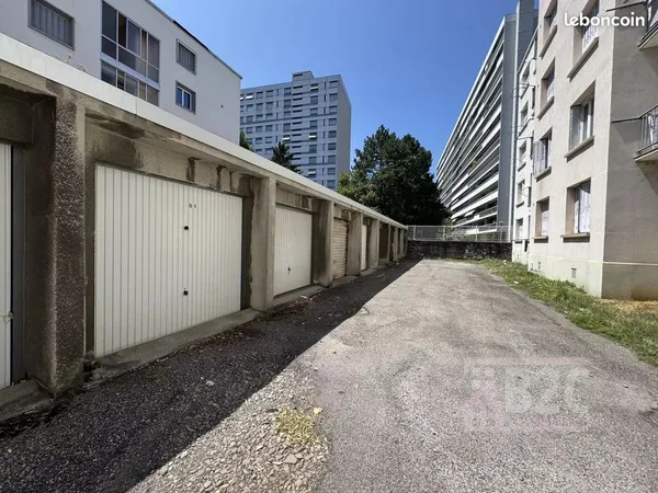 Parking/box 15 m² Grenoble