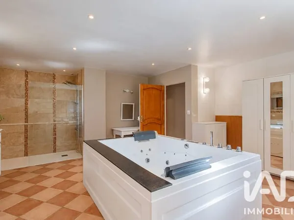 Maison 10 pièces 360 m²