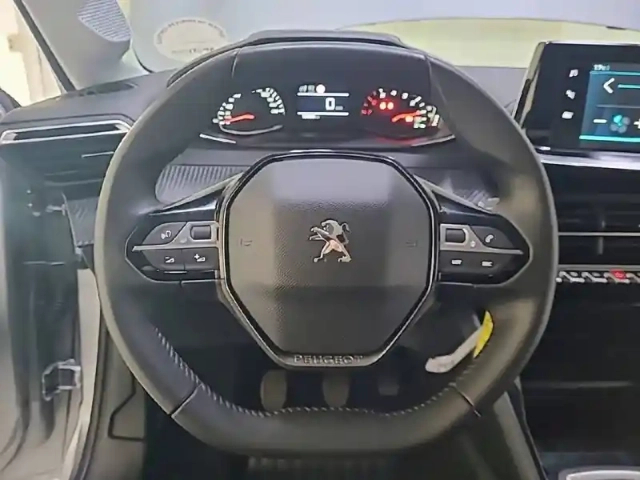 Peugeot 208 puretech 75 s&amp;s bvm5 — photo 9
