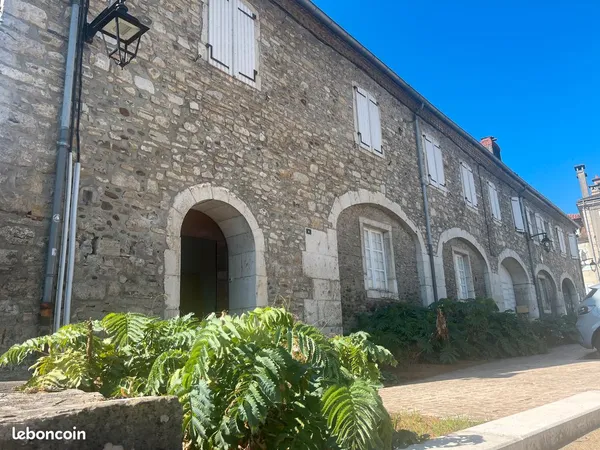 Anciennes halles de Sauveterre