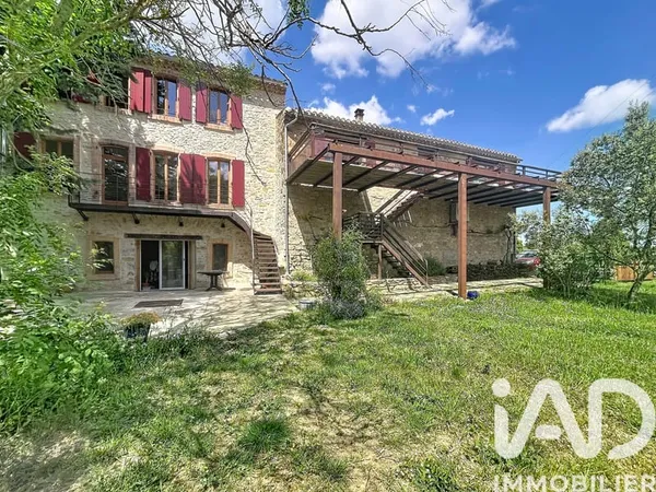 Maison 7 pièces 218 m²