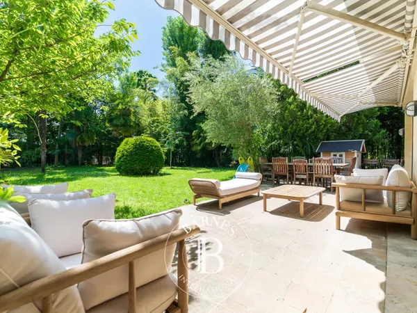 Neuilly-sur-Seine - Saint James - Appartement 4 chambres - Grand Jardin