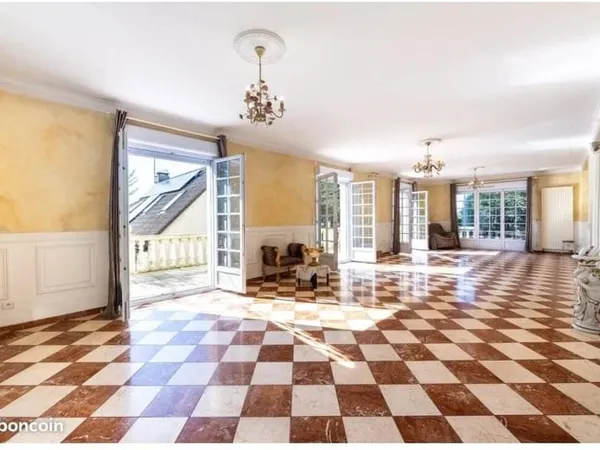 Maison 7 pièces 250 m²
