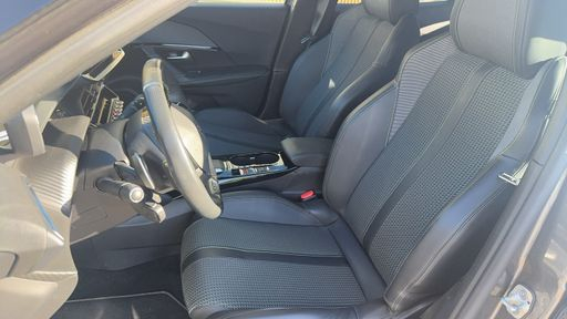 Peugeot 2008 1.2 PureTech 130 EAT8 - GT – 2023 – 28131 km – Essence – Boîte Automatique — photo 11