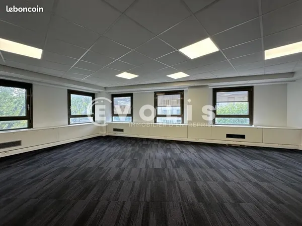 Bureaux 272 m²