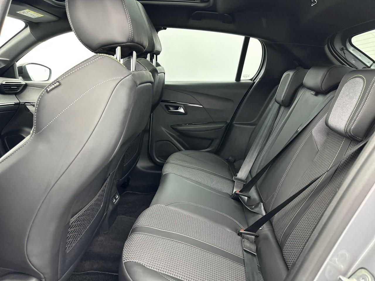 Peugeot 208 puretech 100 s&s eat8 gt — photo 12