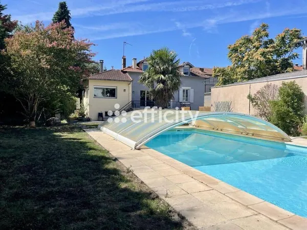 Maison 8 pièces 298 m²
