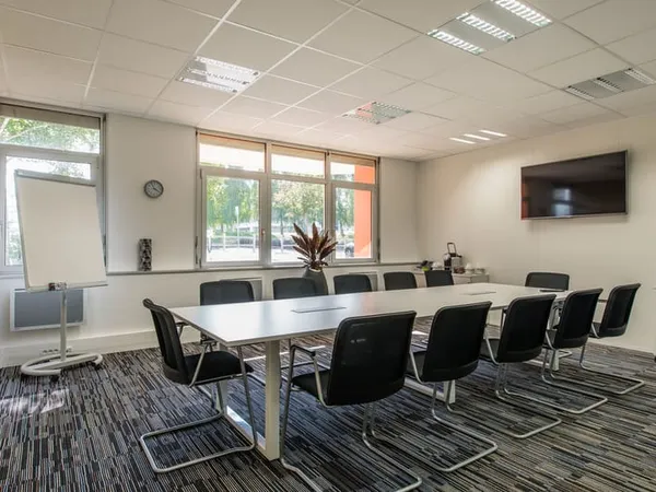 Bureau privé pour 4 personnes  Regus Orly Orlytech Paris-Orly