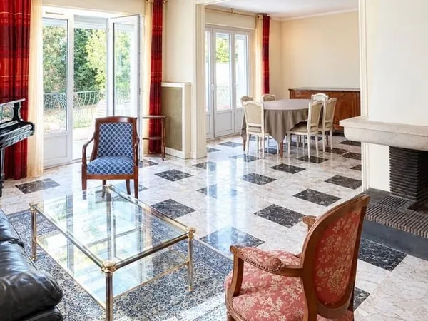 Maison 10 pièces 241 m²