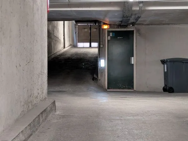 Parking 1er sous sol 75020