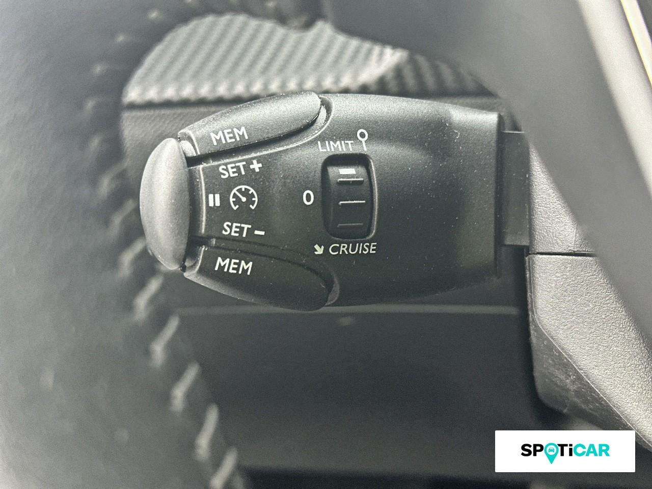Peugeot 208 1.2 puretech 100ch s&s style 118g — photo 18