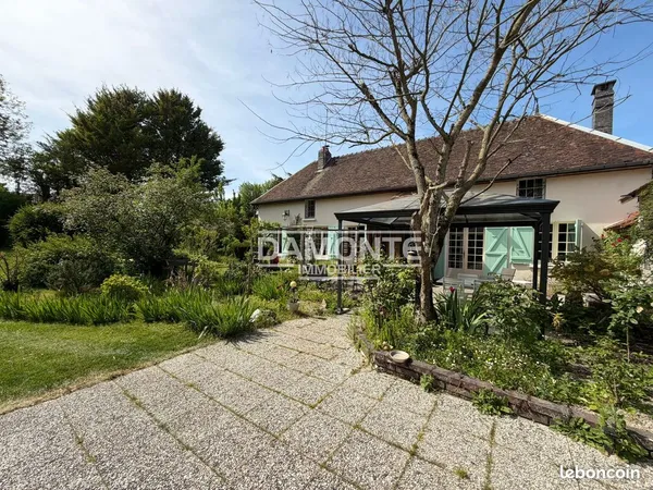 Propriété 7 pièces 178 m²