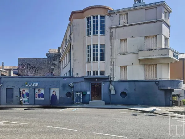Local professionnel 2 pièces 52 m²