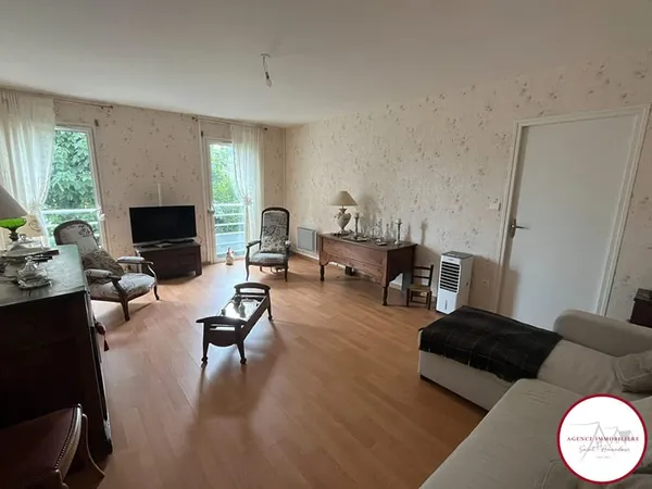 Appartement T3 lumineux avec ascenseur et parking -Saint-Amand-Montrond centre-ville