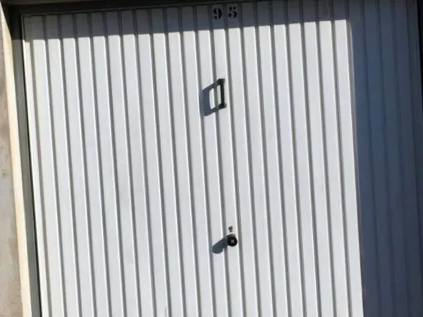 A LOUER GARAGE fermé