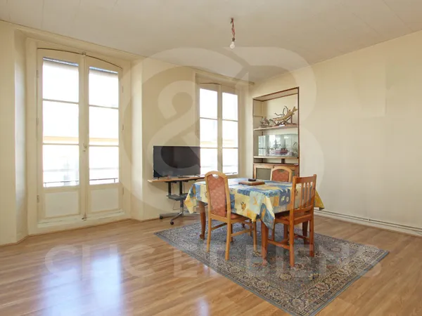 MONTBAURON - Appartement de 3 pièces, 2 chambres avec grenier,