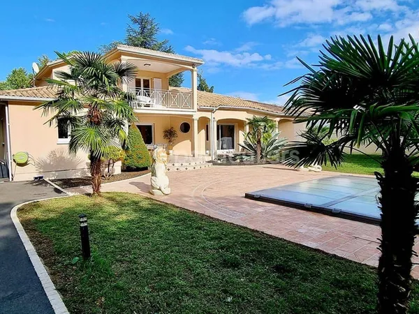 Maison 7 pièces 265 m²