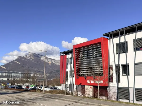 Local commercial 700 m²