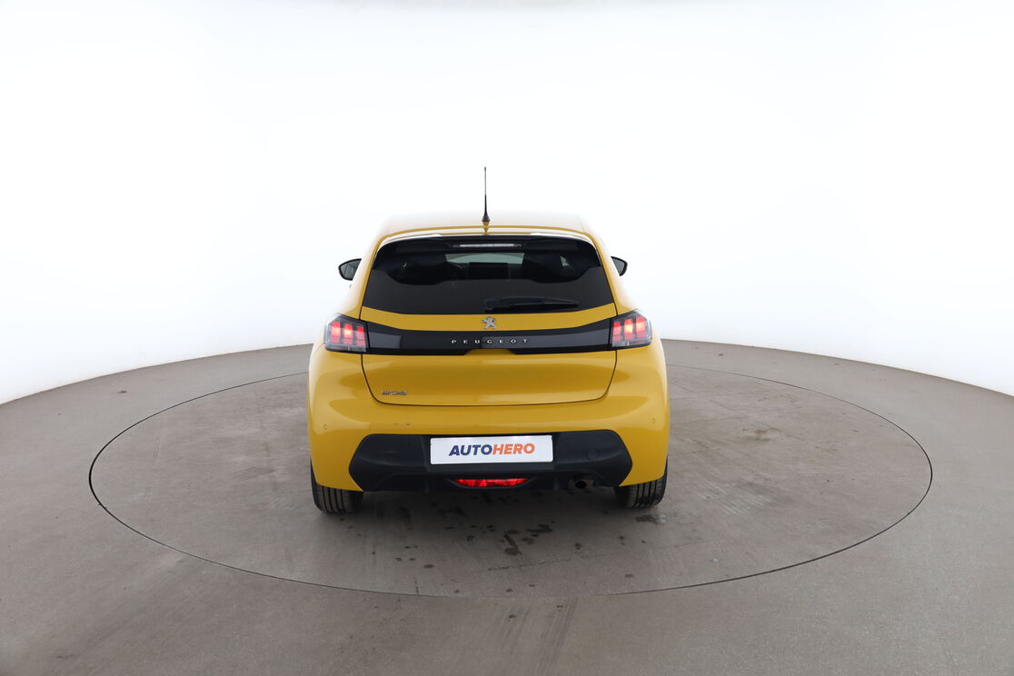 Peugeot 208 1.2 PureTech Style EAT8 — photo 4