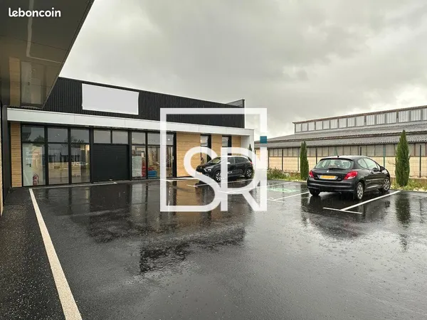 Local commercial 374 m² THIERS
