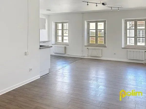 Bel appartement F4 de 79 m2 avec grenier au dessus , parfait
