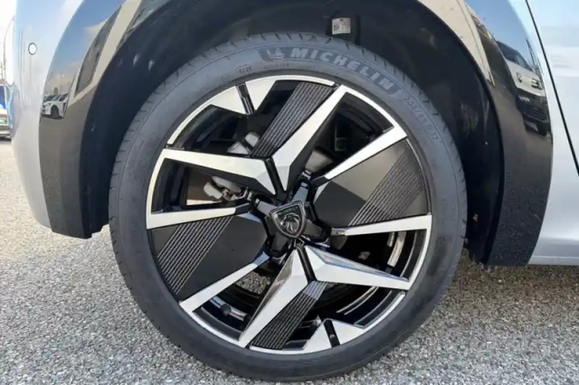Peugeot 208 hybrid 110 e-dcs6 — photo 41