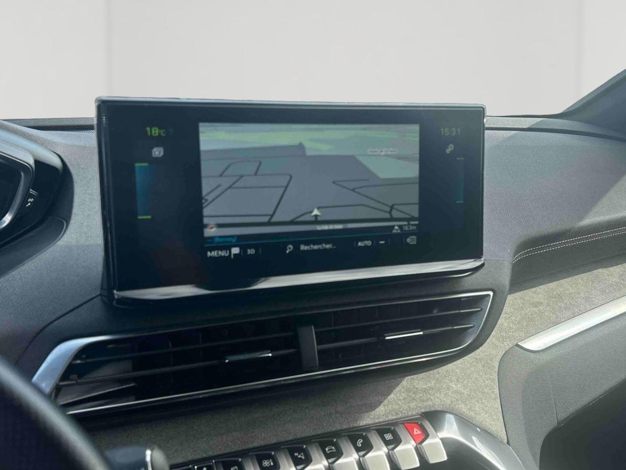 Peugeot 3008 plug-in hybrid 225 gt e-eat8 + toit ouvrant / char — photo 13