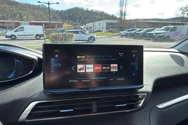 Peugeot 3008 hybrid 225 e-eat8 — photo 16