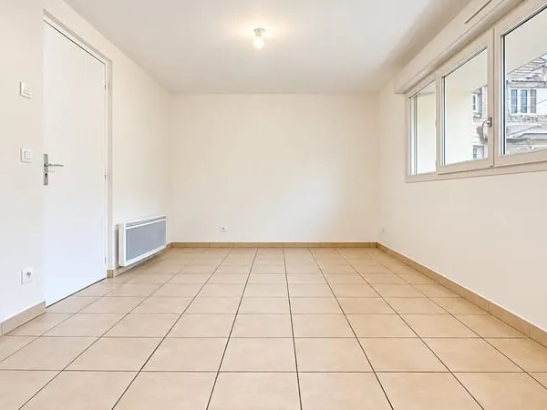 EXCLUVISITE - STUDIO ANAH REFAIT A NEUF 22.36M² AVEC BOX PRIVATIF