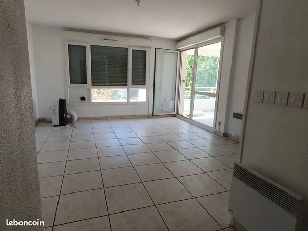 Appartement type 2 avec terrasse et piscine