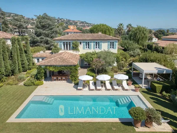 Villa 8 pièces 250 m²