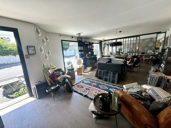 Local commercial 167 m²