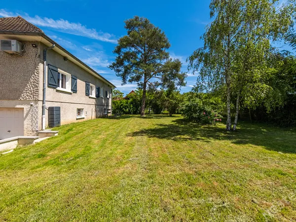 Maison familiale à Fontaines de 195 m² avec 5 chambres