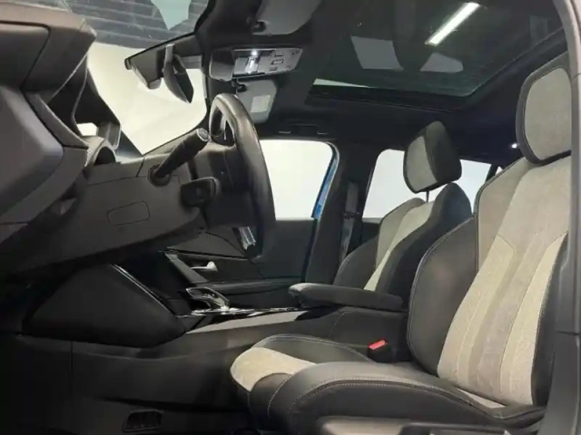 Peugeot 2008 e- 136ch gt pack — photo 13