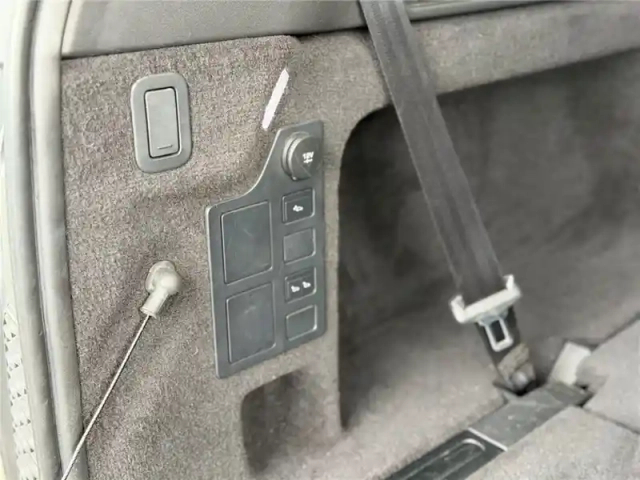 Land Rover Discovery mark iii sd4 2.0 240 ch — photo 12