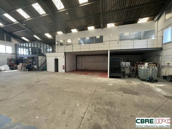 Local d'activité 458 m²