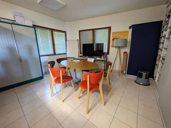 Local commercial 141 m²