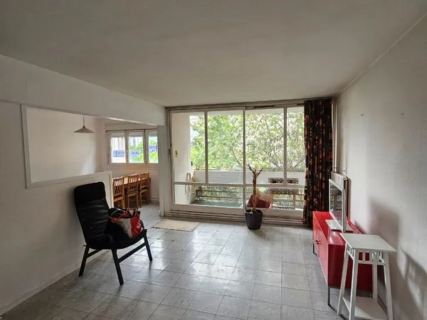 Spacieux Appartement T5 107 m2 avec 4 chambres balcon et cave