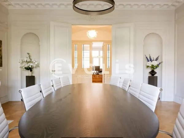 Bureau 302 m²