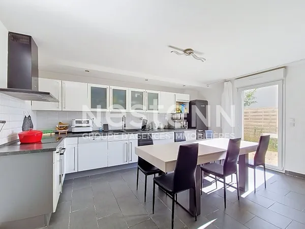 EXCLUSIVITE A DOUBS ? Superbe maison accolée contemporaine de 154 m² avec 6 chambres et de belles pr