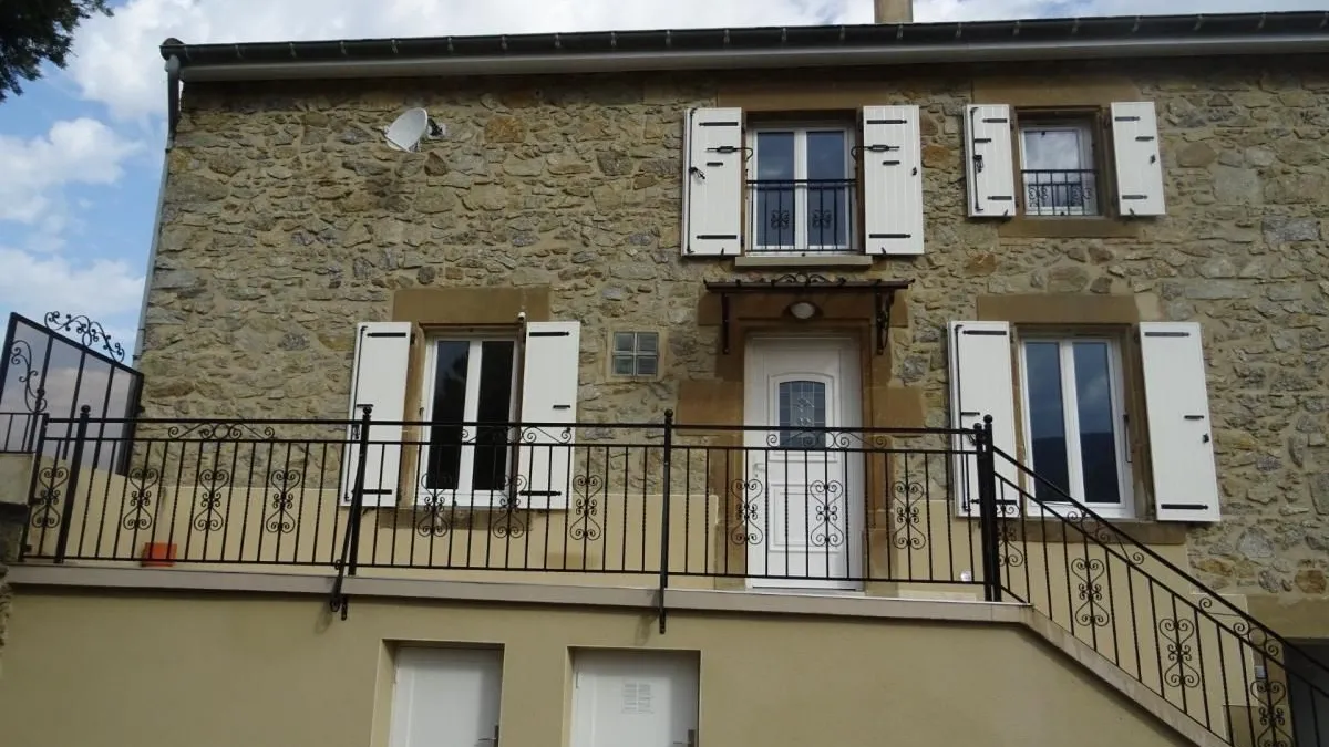 Photo 1