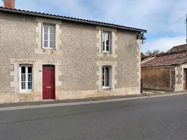 MAISON DE CENTRE BOURG AVEC DEPENDANCE