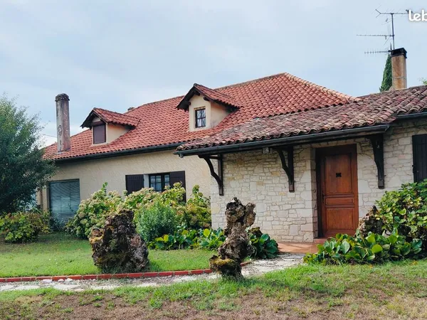 Prigonrieux maison de 191m2 en centre-ville. Nombreuses possibilités