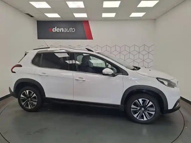 Peugeot 2008 1.2 puretech 110ch s&amp;s bvm5 — photo 15