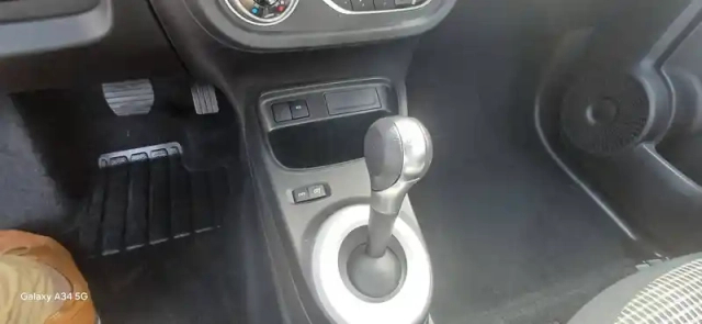 Renault Twingo iii e-tech — photo 14