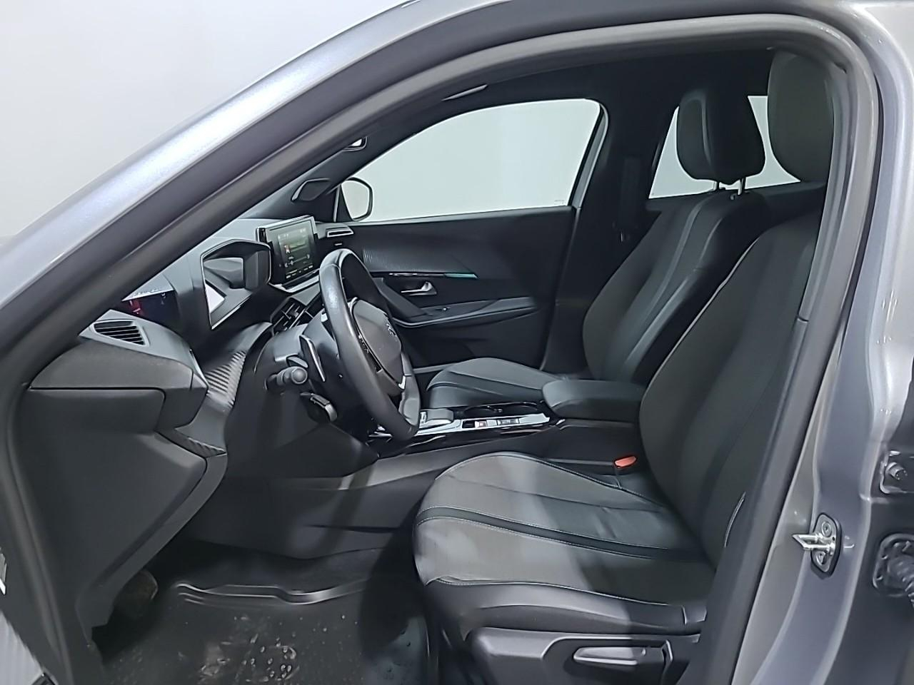 Peugeot 2008 puretech 130 s&s eat8 allure pack — photo 10