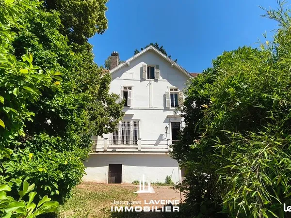 Maison 9 pièces 290 m²